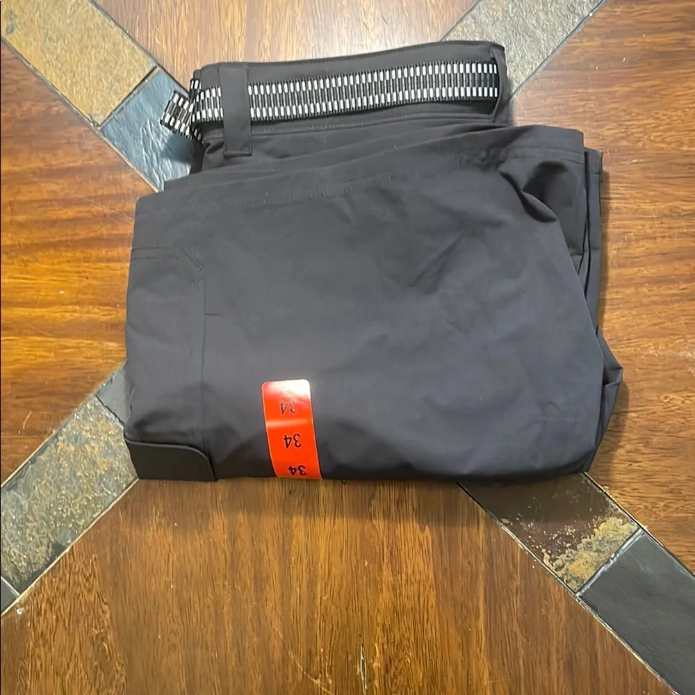 Orvis Men's Black Cargo Shorts Size 34 W/4 way stretch comfort waist band NWT.